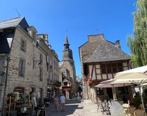 Maisons de vacances La Petite Madeleine is a Charming 2 Bedroom Pet Friendly Gite situated on Dinan Port : photos des chambres