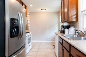 TDJ Getaway 4BR Home with game room