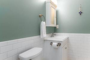 TDJ Getaway 4BR Home with game room