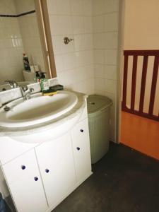 Maisons de vacances 17th century house with swimming pool : photos des chambres
