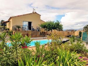 Villas Villa Palmera - Classee 3 etoiles - Grand confort, calme, et magnifique vue degagee : Villa avec Piscine Privée