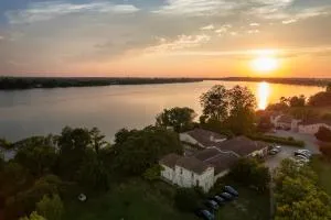 旧教堂城堡住宿加早餐旅馆 - Izon