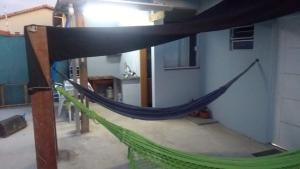 Casa familiar quarto, cozinha, banheiro e piscina a praia está a 700 metros