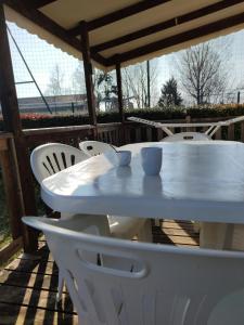 Maisons de vacances Bungalow charmant a Veuzain-sur-Loire avec piscine partagee : photos des chambres