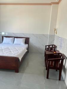 Khách Sạn Toàn Phát Dốc Lếch