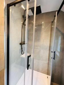 Newly Renovated Private Room with own Kitchenette in a shared house in Birmingham B29 R2