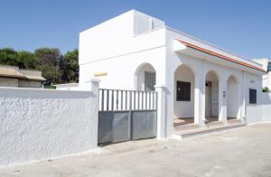 Villetta Misia con Piscina a 350 mt dalla spiaggia Specchiarica di San Pietro in Bevagna