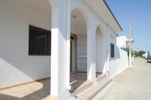 Villetta Misia con Piscina a 350 mt dalla spiaggia Specchiarica di San Pietro in Bevagna