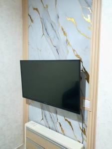 1 br apartment at Kensington Royal Suites with pool and gym