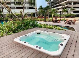 1 br apartment at Kensington Royal Suites with pool and gym
