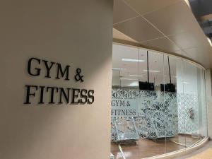 1 br apartment at Kensington Royal Suites with pool and gym