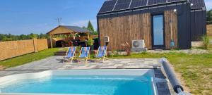 Dwa Wymiary - Całoroczny domek z Jacuzzi i basenem podgrzewany w okresie wiosna - lato w cenie