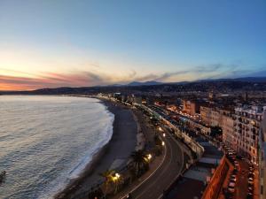 Studio Mimosa Duplex in old town, 200m to beach