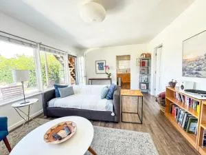 Serene and beautiful hillside retreat - Glendale