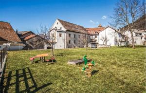 Cozy Apartment In Vason