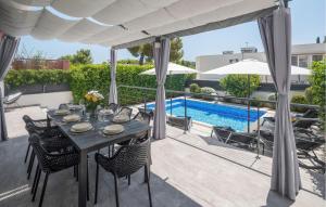 Three-Bedroom Holiday Home In Banjole