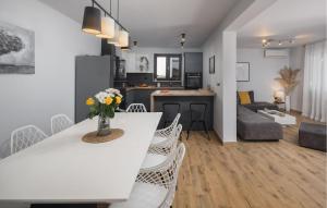 Three-Bedroom Holiday Home In Banjole