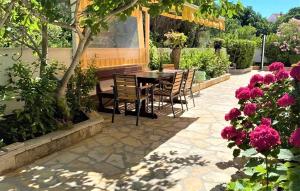 Cozy Apartment In Rogoznica With Wifi