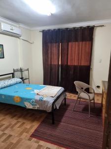 Cairo Nasr City - 15minutes from Airport - private single room with shared bathroom - غرفة مفردة خاصة مع حمام مشترك - chambre simple privée avec salle de bain partagée - одноместный отдельный номер ?