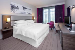 Club Double Room room in Sheraton Duesseldorf Airport Hotel
