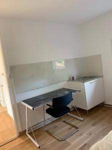 Rooms in the villa near the airport, share bathroom and share kitchen