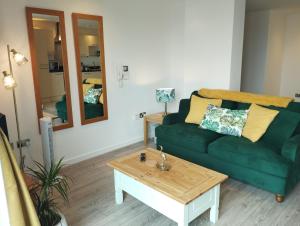 The Green Top flat with parking included amazing views and perfect location