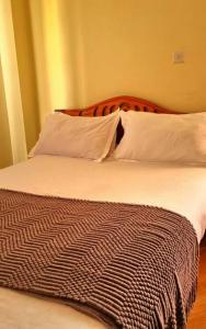 Spacious 2 bedroom, Free Parking