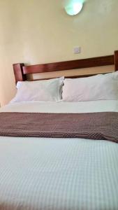 Spacious 2 bedroom, Free Parking