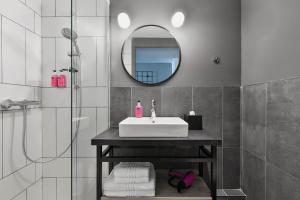 Hotels Moxy La Ciotat : photos des chambres