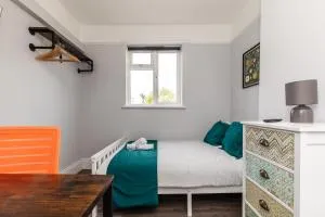 Dove Court Travel Lodge 2 - First Floor Ensuite - 阿蒙兹伯里