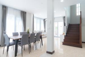 芭提雅中天海滩4卧室泳池别墅步行10分钟到海边