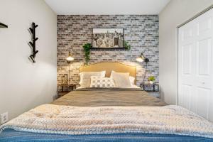 Spacious 3BR2BA w Pool Gym Near Airport #4