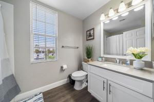 Spacious 3BR2BA w Pool Gym Near Airport #4