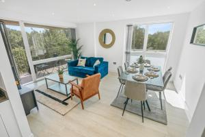 Abodess near Wembley - 2BDR with Super king, Secure Free Parking & Balcony views