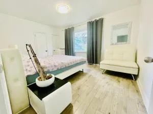 3Room Entire floor Walk 2 Subway - Etobicoke