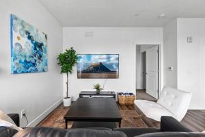 Gorgeous Central City 2BD 2BA