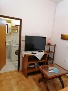 Apartments with a parking space Losinj, Losinj - 23520