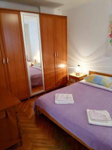 Apartments with a parking space Losinj, Losinj - 23520