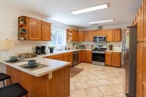 Stylish Country Cowboy Home with Hot Tub on 20 Acres