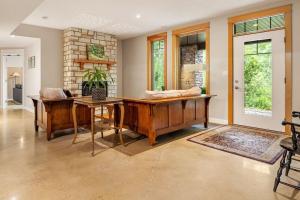 Escape to the Rockies but near Calgary Includes Free Parking and Banff Entry