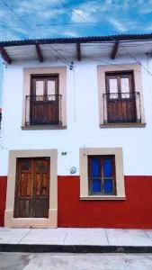 Linda casa azul ubicada en el corazón de Pátzcuaro - Erongarícuaro