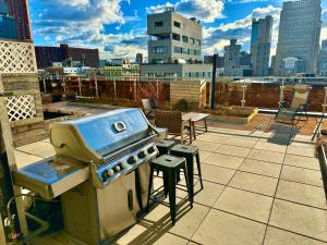 Luxury in Little Italy 2 Bedroom Private Balcony