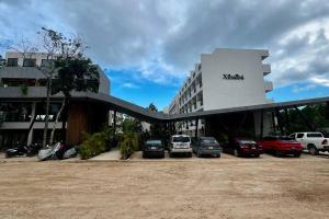 Comfy plounge pool studio