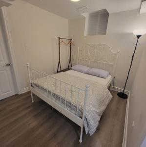 Lake-Walk House 3 Bed 2 Bath Apt