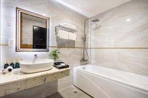 Nicecy Saigon Hotel