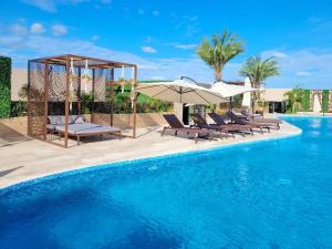 Penthouse Retreat Private Pool & Premium Amenities