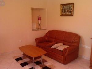 Große Wohnung in Gabonjin mit Eigener Terrasse