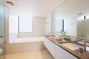 Circle on Cavill 2, 3, 4 & 5 Bedroom SkyHomes & SUB PENTHOUSES by Gold Coast Holidays