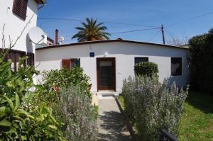 Appartement in Premantura mit Grill, Terrasse und Garten 