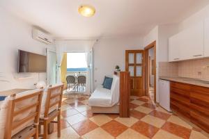 Appartement mit Terrasse und Meerblick - b56982 